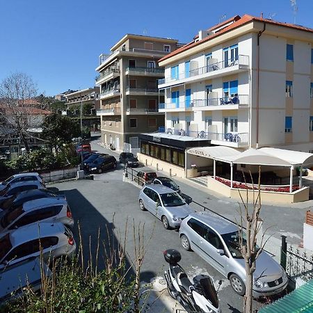 Hotel Guya Варацце Екстер'єр фото