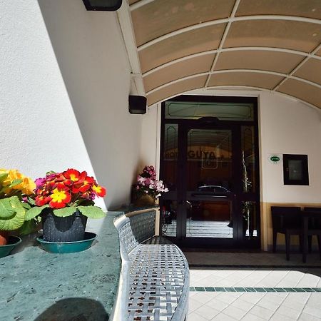 Hotel Guya Варацце Екстер'єр фото