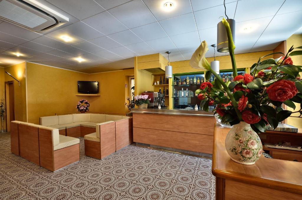 Hotel Guya Варацце Екстер'єр фото