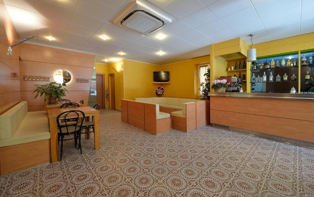 Hotel Guya Варацце Екстер'єр фото