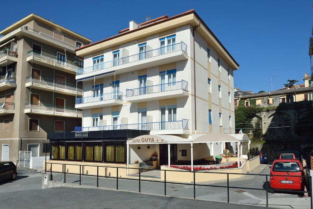 Hotel Guya Варацце Екстер'єр фото