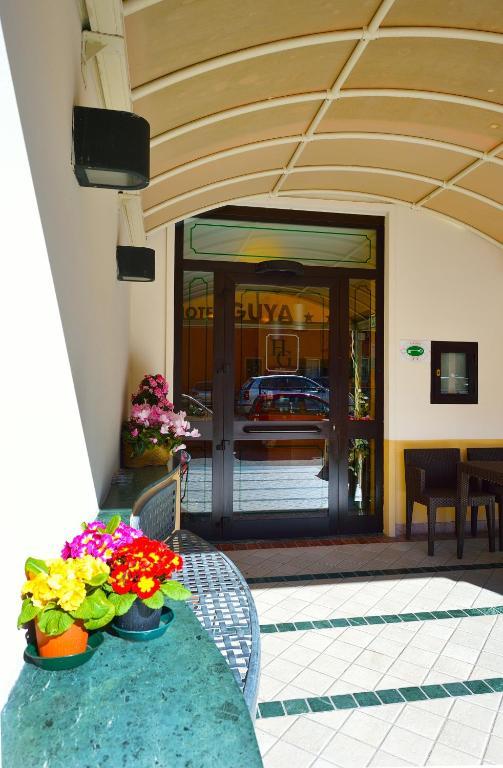 Hotel Guya Варацце Екстер'єр фото