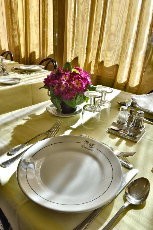 Hotel Guya Варацце Екстер'єр фото