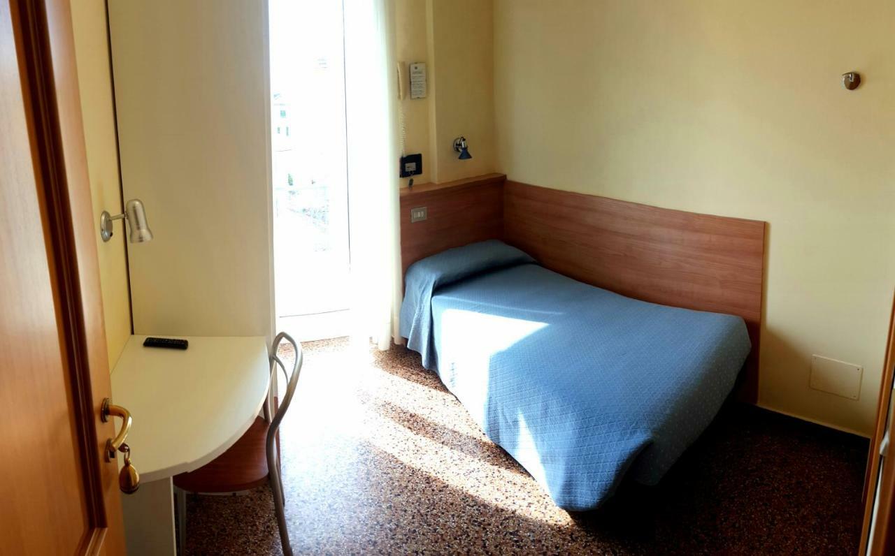 Hotel Guya Варацце Екстер'єр фото