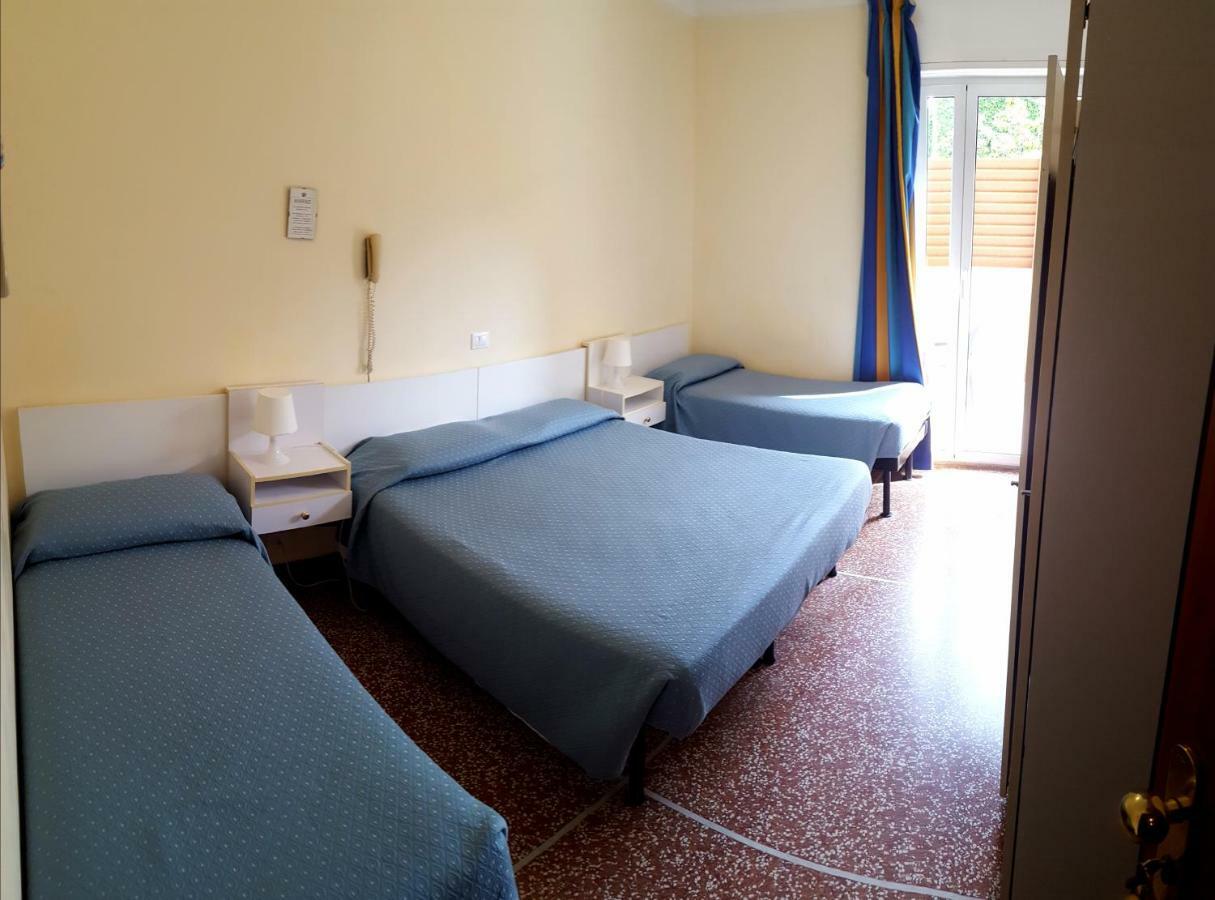 Hotel Guya Варацце Екстер'єр фото